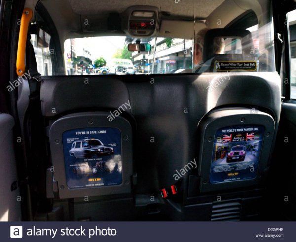 a-linterieur-de-londres-taxi-noir-d2gphf.jpg